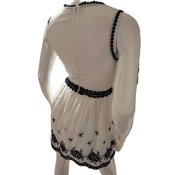 Altae’d State Mini Sundress Dress White & Navy Embroidered size Small - Picture 7 of 9